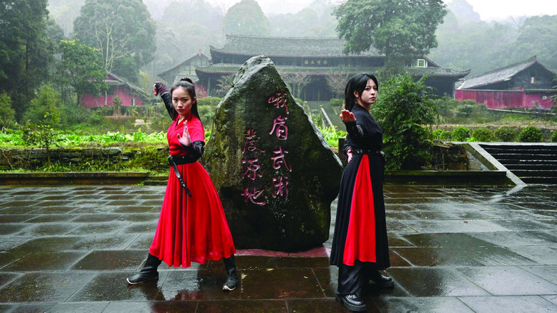 فيديوهات &laquo;فتيات الكونغ فو&raquo; أوصلت الفن المحــلي إلى جمهـور أوسـع. أ.ف.ب   &nbsp;