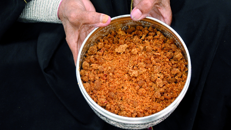 المقادير: تتكون من الطحين والسمن والسكر، يضاف إليها الماء والزعفران والهيل. تصوير: إريك أرازاس