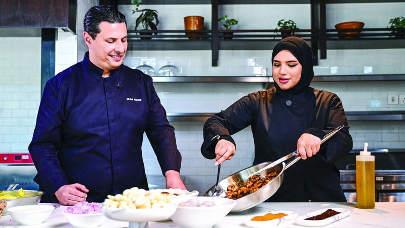 ميرة النقبي وميشيل نصّار قدّما أكثر من 100 طبق من المطابخ المحلية والعالمية.  تصوير: باتريك كاستيلو