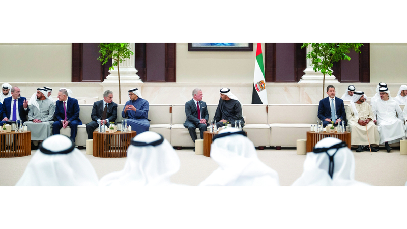 محمد بن زايد خلال لقائه عبدالله الثاني. وام