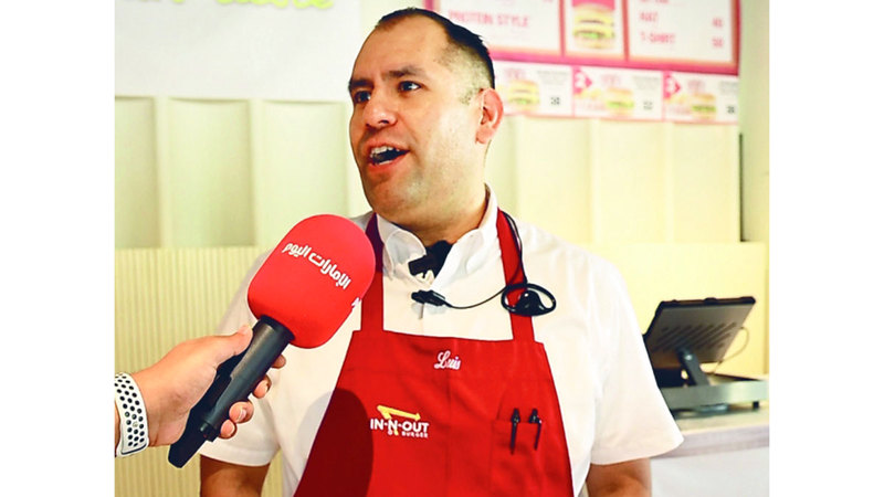 لويس هيرنانديز: زبون انتظر سبع ساعات لشراء وتذوق «سندويتش».