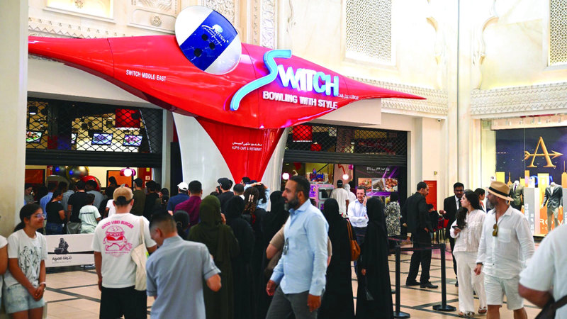 الفعالية شهدت إقبالاً غير عادي في أجواء مفعمة بالفضول لتذوق النكهة الأميركية الشهيرة. تصوير: نجيب محمد