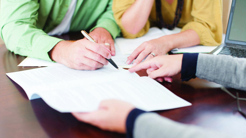 تعديل التاريخ يصاحبه توقيع العميل خطياً على الطلب في البنك. أرشيفية