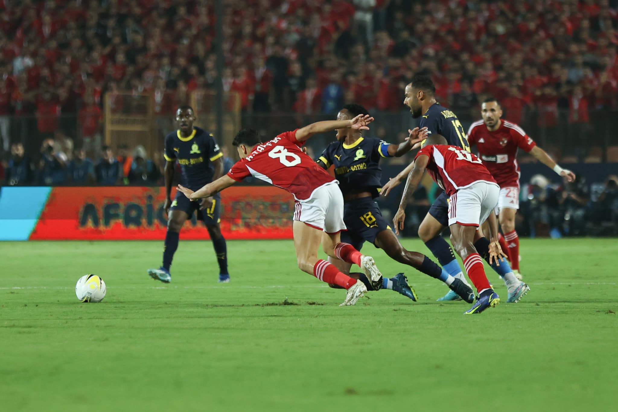 الأهلي يواجه صن داونز في نصف نهائي دوري أبطال إفريقيا.. الموعد والقنوات الناقلة