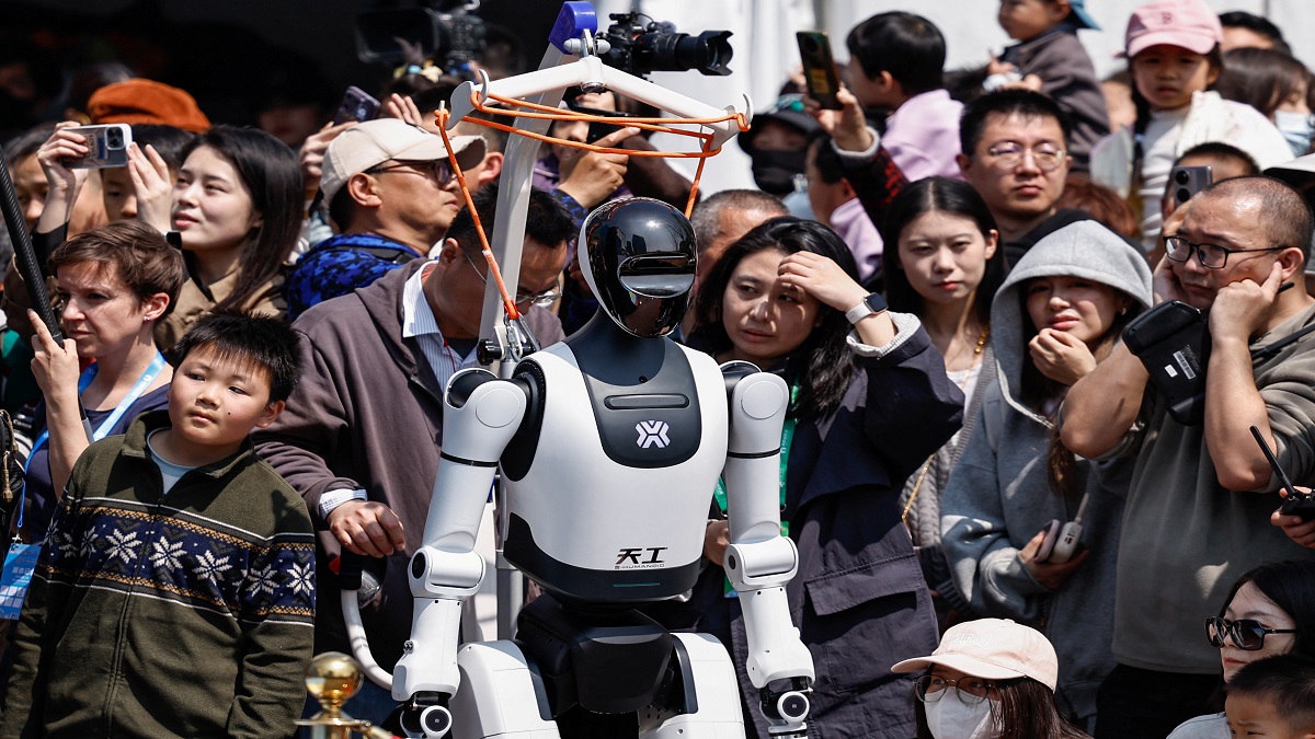 الروبوتات جاءت من شركات صينية بأشكال وأحجام مختلفة.
رويترز