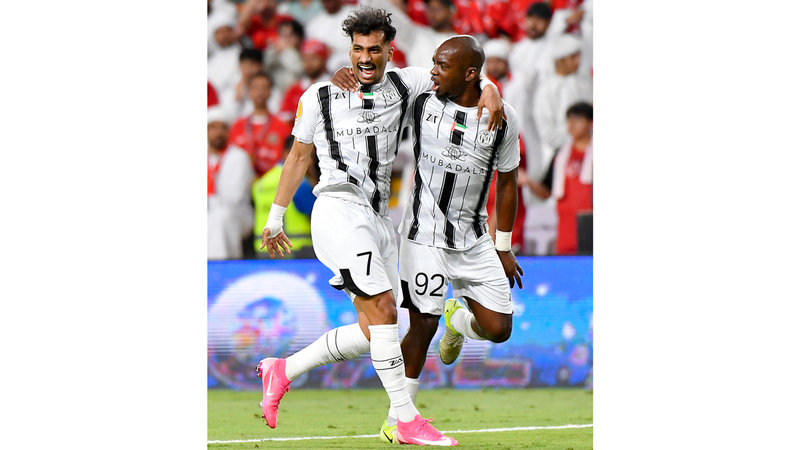 عبدالله رمضان (يسار) سجل هدفاً عالمياً للجزيرة. تصوير: إريك أرازاس