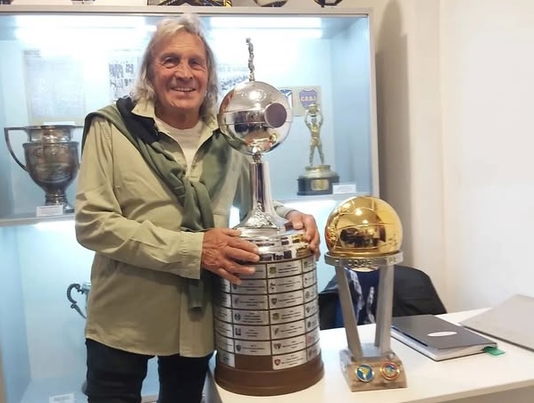 وفاة أسطورة حراسة المرمى في الأرجنتين