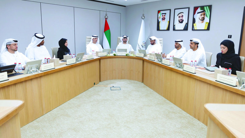 منصور بن محمد خلال ترؤسه اجتماع اللجنة الأولمبية. من المصدر