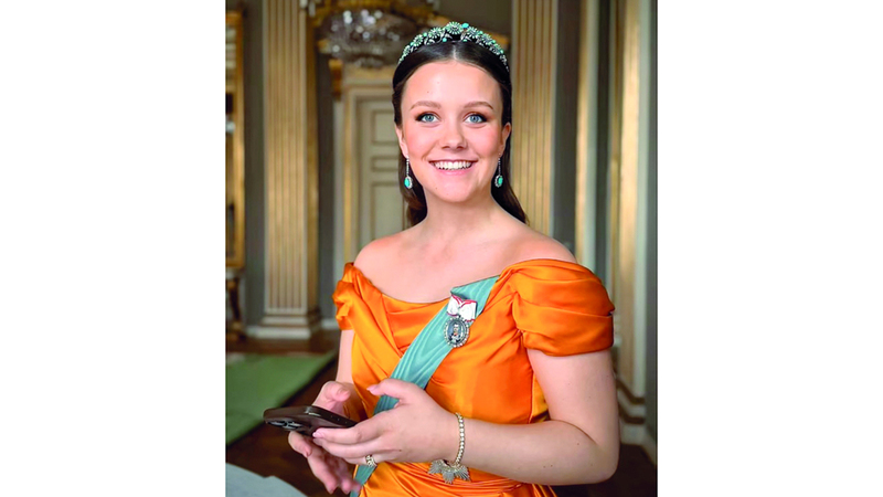 تاج إيزابيلا من أحجار الفيروز. من المصدر