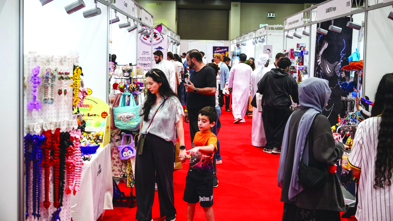 زوّار يتجولون في أرجاء  المعرض بمركز دبي للمعارض في مدينة إكسبو. تصوير: أشوك فيرما
