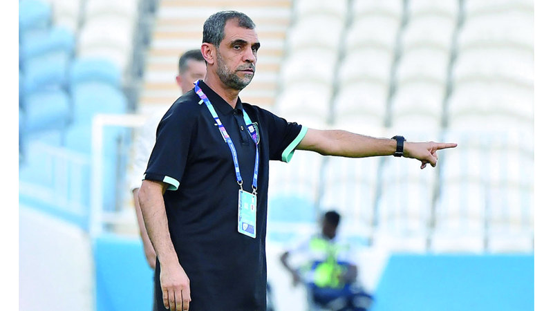 مدرب خورفكان عبدالمجيد النمر. تصوير: إريك أرازاس