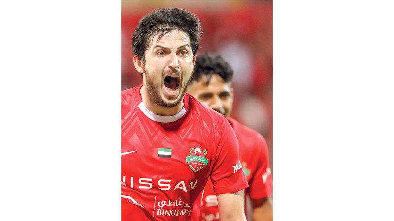 لاعب شباب الأهلي سردار أزمون. تصوير: سالم خميس