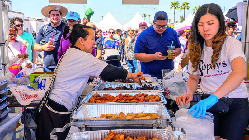 خلال إعداد الأطباق الكمبودية الشعبية. من المصدر