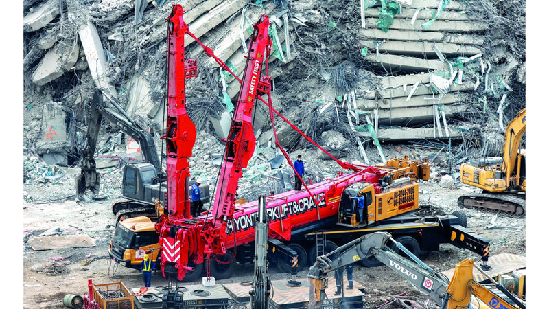 معدات ثقيلة استخدمت خلال عمليات البحث. رويترز