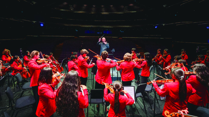 الأوركسترا تضم نحو 70 عازفاً. الإمارات اليوم