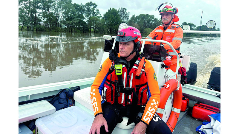 فرق الطوارئ عانت صعوبات للوصول إلى المناطق المتضررة. أ.ف.ب