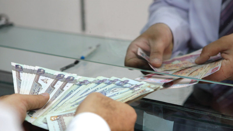 معظم البنوك حول العالم يشترط حداً أدنى للرصيد عند فتح الحساب المصرفي. أرشيفية