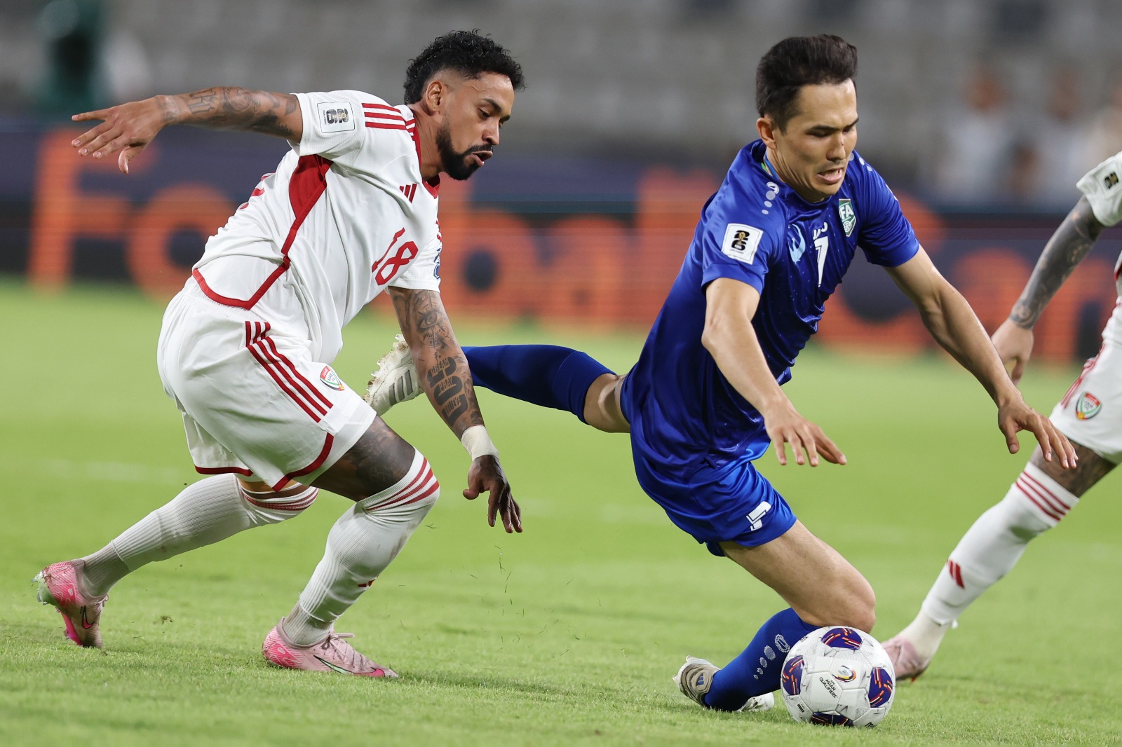 رسالة نجوم الإمارات السابقين للاعبي المنتخب قبل مباراة قيرغيزستان.. "لا تضغطوا كوزمين"