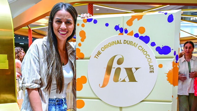 سارة حمودة:
• لوح الشوكولاتة يشكل تجربة حسية مبهجة ومشبعة للحواس.
• العلامة حتى الآن لا تمتلك أي متجر، ويمكن الطلب أونلاين مرتين في اليوم.