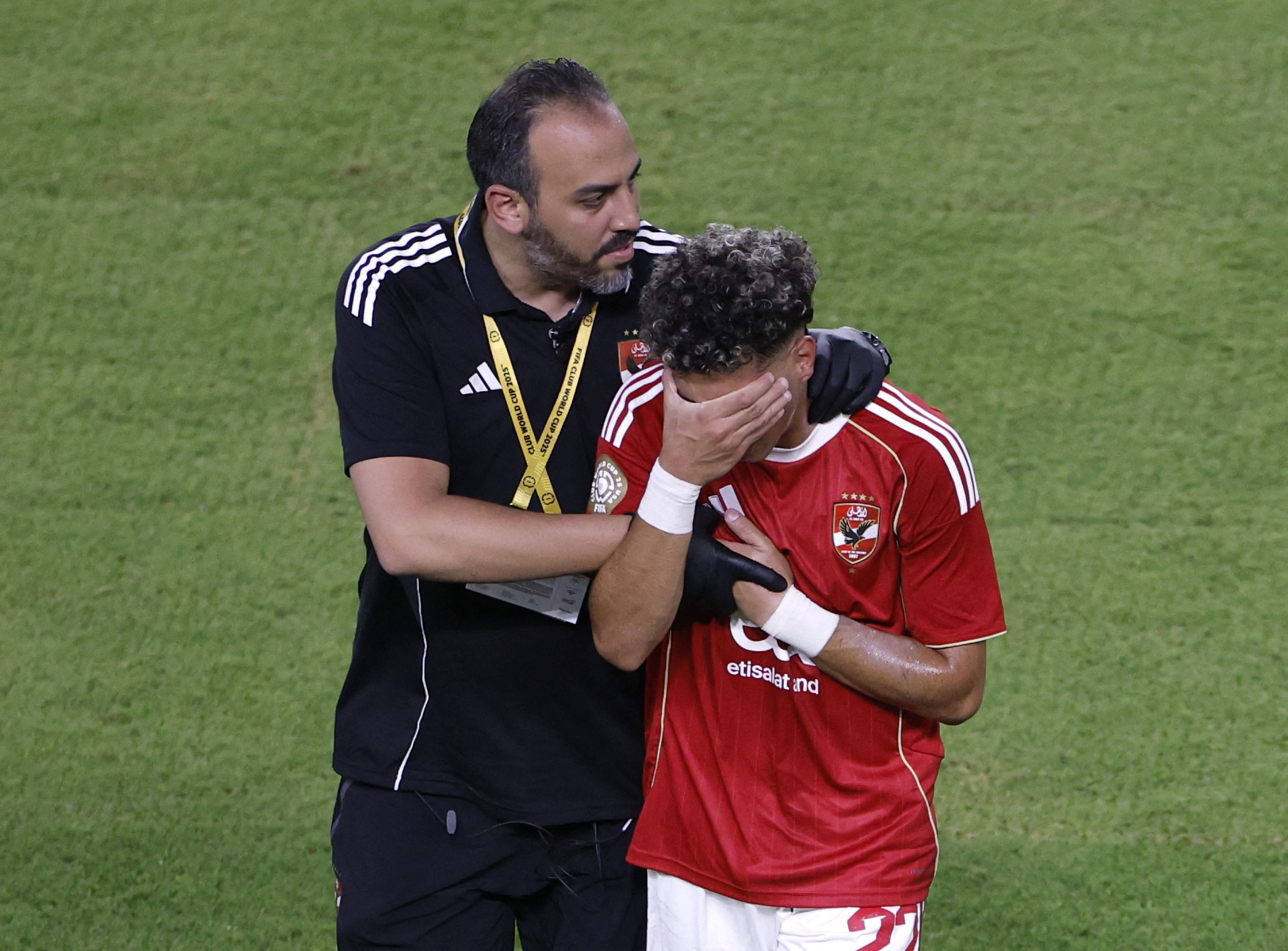 كسر في كتف إمام عاشور يُبعده عن مونديال الأندية