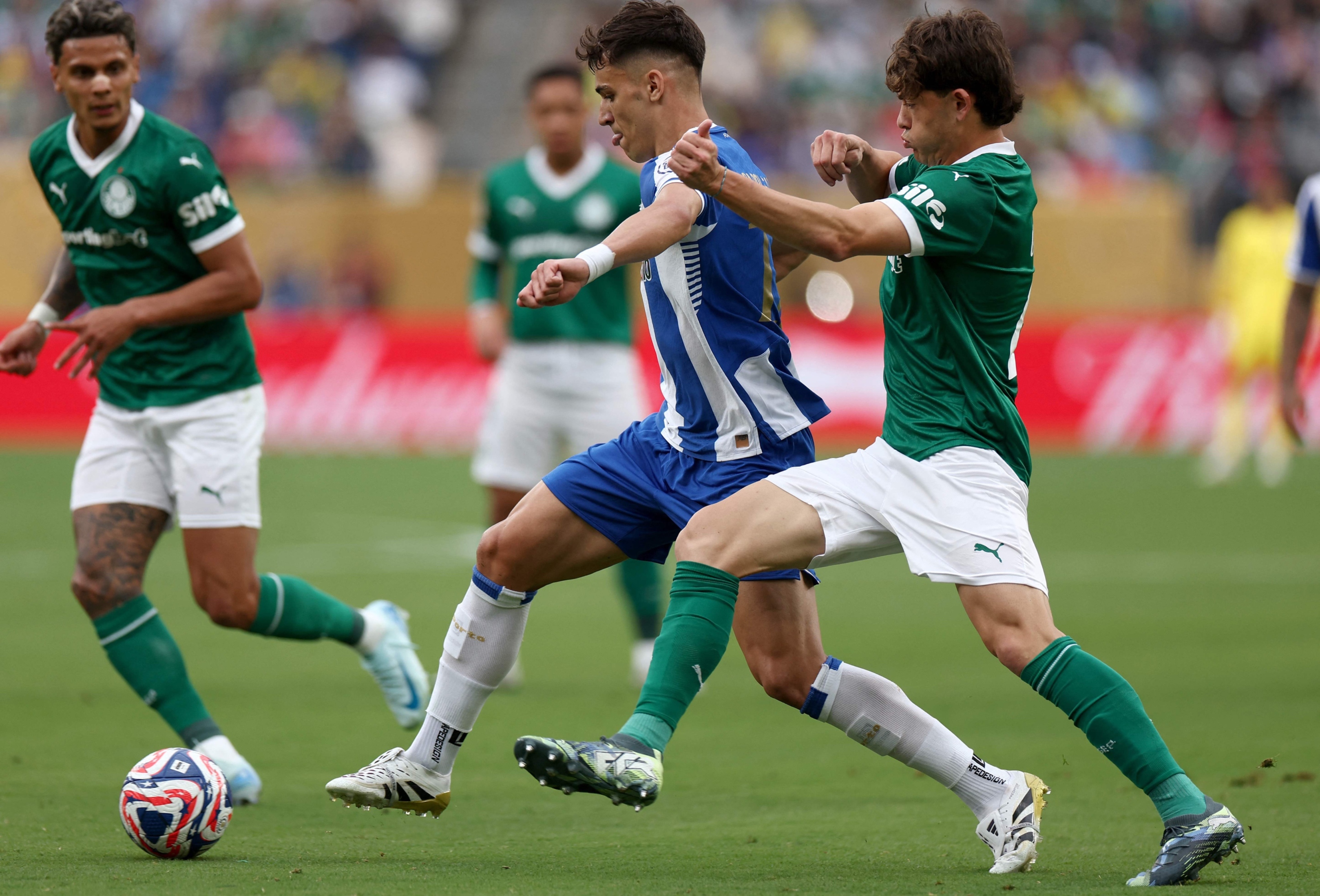 أغرب فرصة ضائعة في كأس العالم للأندية 2025.. «أعطني حظاً وارمني في البحر» (فيديو)