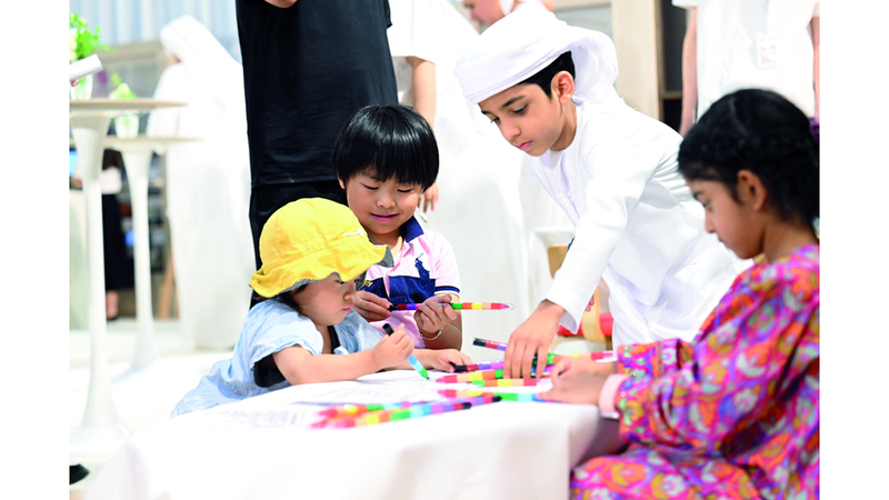 أطفال إماراتيون قدموا مجموعة من القصص المصورة والكتب التفاعلية التي ألفوها بأنفسهم. وام