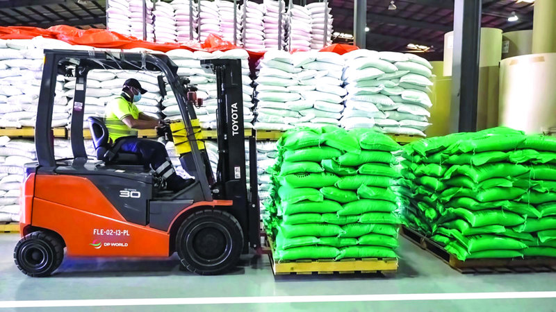 ميناء جبل علي يستحوذ على 73% من إجمالي تجارة الأغذية والمشروبات في الإمارات. من المصدر