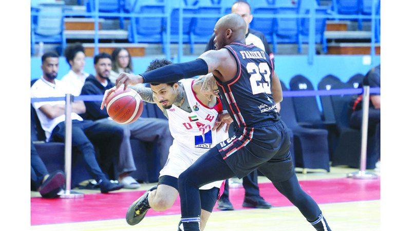 صانع ألعاب منتخب السلة دي ماركو ديكسون خلال مشاركته مع «الأبيض» في «دولية دبي» يناير الماضي. من المصدر