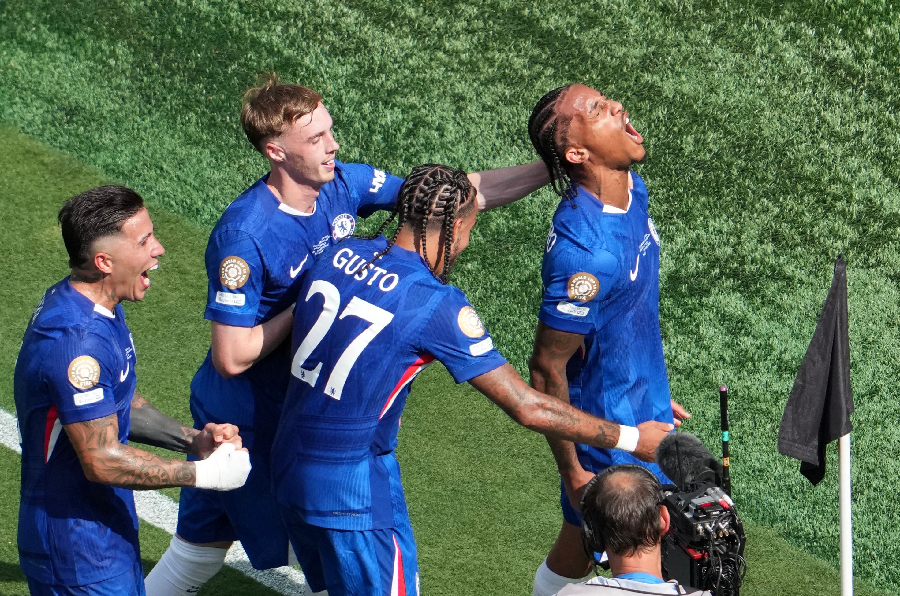 "أسد تشيلسي" يفترس سان جيرمان.. ويرفع كأس العالم