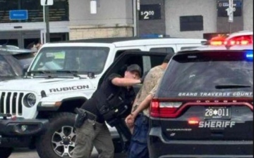 الصورة: أميركا.. إصابة 11 شخصا في حادث طعن داخل أحد المتاجر الكبرى بولاية ميشيغن