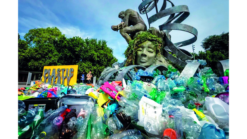 التلوث البلاستيكي يُكلف العالم 1.5 تريليون دولار سنوياً. إي.بي.إيه