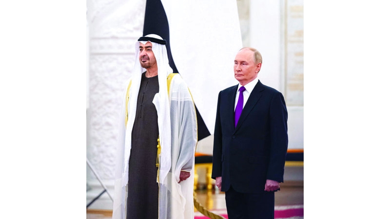 رئيس الدولة والرئيس الروسي خلال مراسم الاستقبال. من المصدر