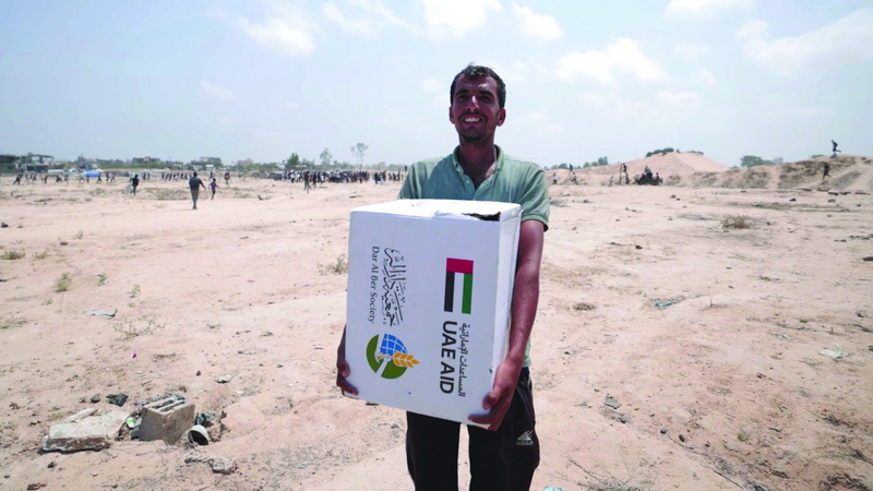 المساعدات تضم الغذاء والمستلزمات الضرورية لدعم صمود الشعب الفلسطيني الشقيق. وام