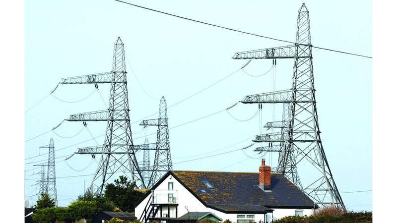 الغاز هو الذي يُحدد سعر الكهرباء دائماً في بريطانيا. رويترز