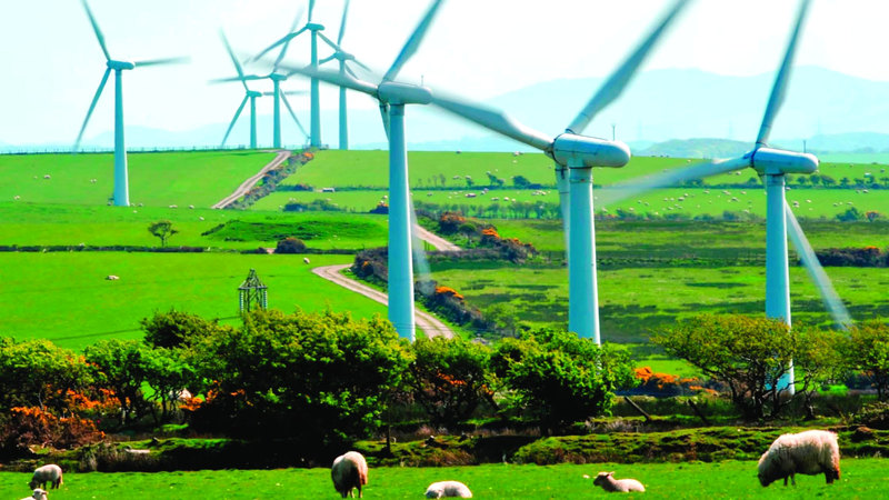 بريطانيا اعتمدت بسبب سوء الحظ الجغرافي والتنظيم على طاقة الرياح البحرية. رويترز