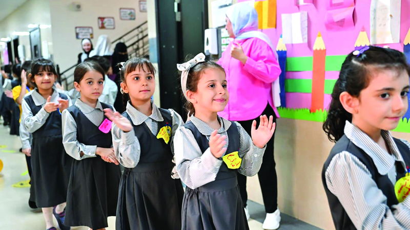 المراجعة الدقيقة للخلفيات الأكاديمية والمهنية للمتقدمين لوظيفة معلم تمهد طريق التفوق أمام الطلبة. من المصدر