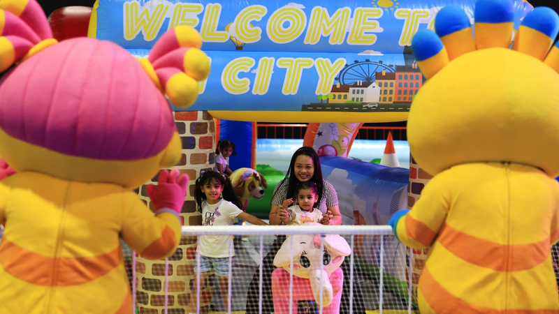 لقاء &laquo;مدهش&raquo; و&laquo;دانة&raquo; يرسم الابتسامة على وجوه زوّار الوجهة. من المصدر