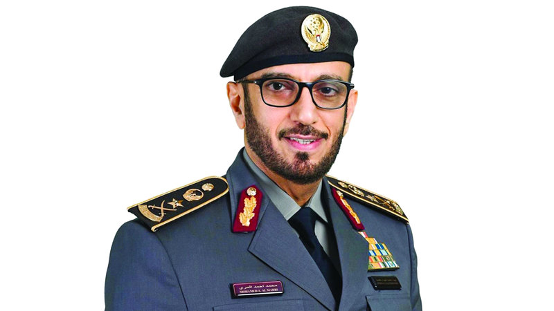 الفريق محمد المري: خدمة تجديد الجوازات في مطارات دبي أسهمت في حل إشكالية واجهها كثير من المسافرين الذين اكتشفوا أن جوازاتهم غير صالحة للسفر.