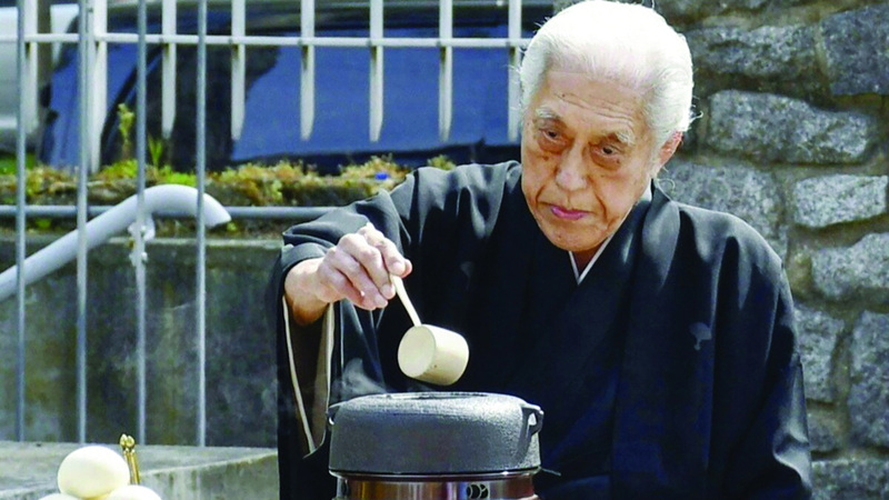 سن جنشيتسو شغل منصب المعلم الأكبر لمدرسة «أوراسينكيه». أرشيفية