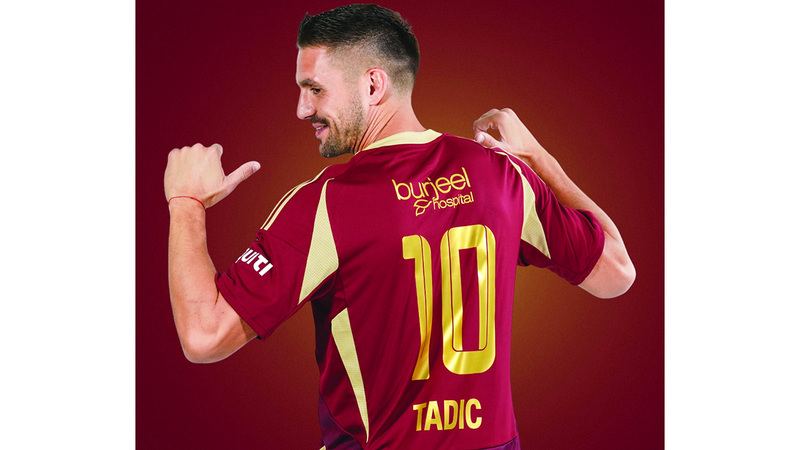 محترف الوحدة الجديد الصربي دوسان سيظهر بقميص مطر رقم 10 . من المصدر