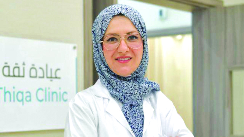 الدكتورة هالة عبدالكريم: وسائل التواصل الاجتماعي تُغري مستخدميها بتقليد ما يرونه جذاباً من فيديوهات وإعلانات الوجبات الجاهزة بشكل متكرّر.