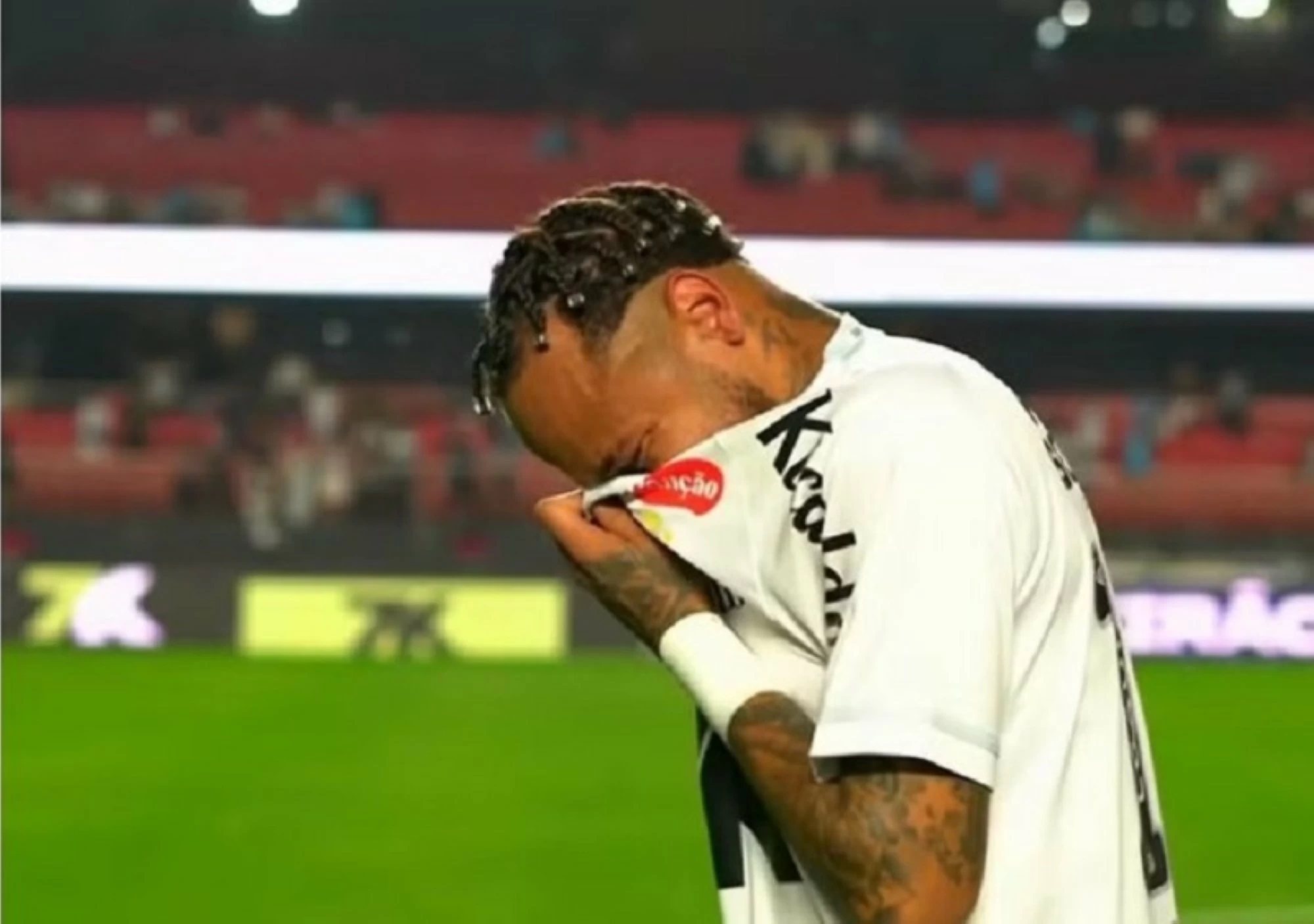 إقالة مدرب سانتوس بعد الهزيمة "الثقيلة" وبكاء نيمار