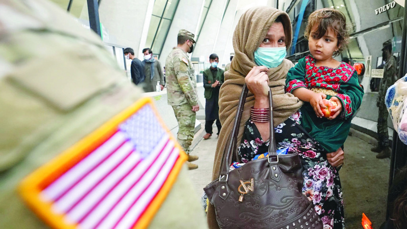 آلاف الأفغان توافدوا على القواعد الأميركية بعد سيطرة &laquo;طالبان&raquo;. رويترز