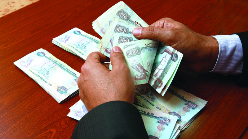 وجود مرونة في إجراءات القروض الشخصية يحفز المستهلكين على طلبها. تصوير: أشوك فيرما