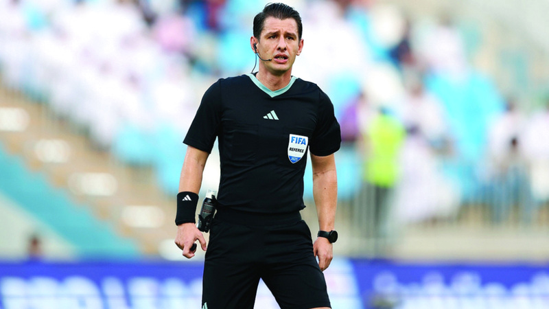 الحكم التركي هليل آموت خلال مباراة العين ودبا. تصوير: زيشان أحمد