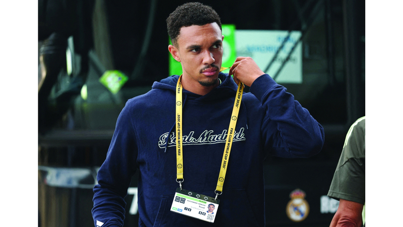 استبعاد نجم ريال مدريد أرنولد من قائمة «الأسود الثلاثة»