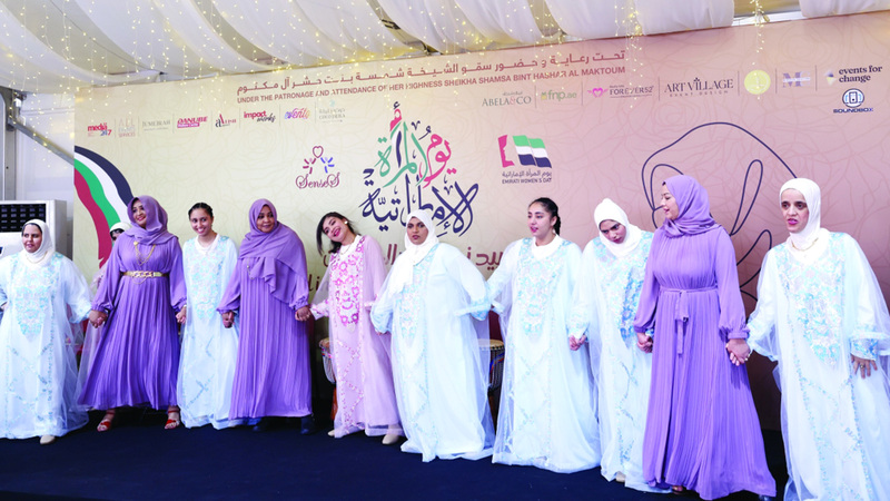 عروض لافتة قدمتها طالبات المركز ضمن فعالية الاحتفال بيوم المرأة الإماراتية. تصوير: زافيير ويلسون