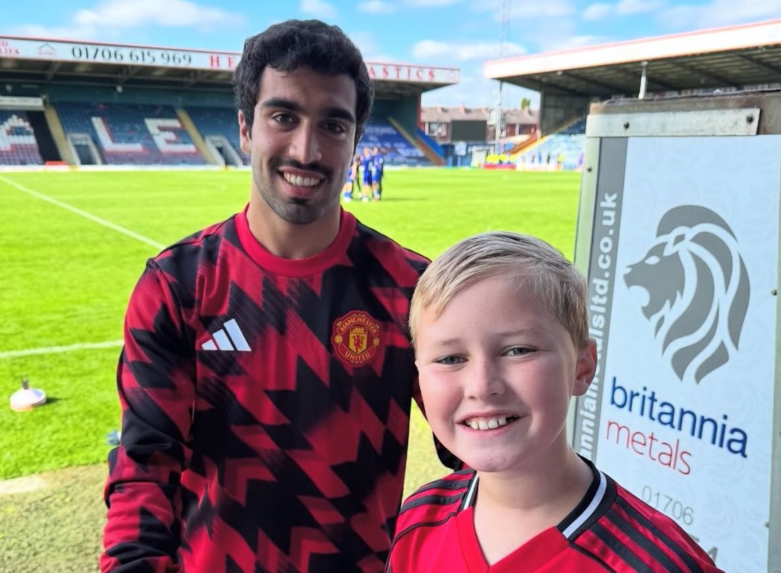 مانشستر يونايتد يقترب من التعاقد مع الحارس الإماراتي الشاب عبدالله الحمادي