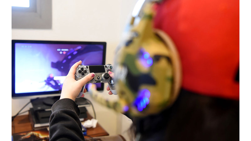 المدارس طالبت أولياء الأمور بمراقبة استخدام أبنائهم للأجهزة الرقمية في المنزل. من المصدر