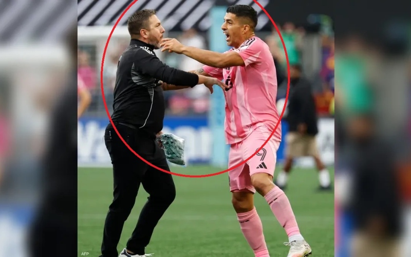 الصورة: محاولة عض جديدة.. سواريز يبصق ويضرب وهكذا تصرف ميسي (فيديو)